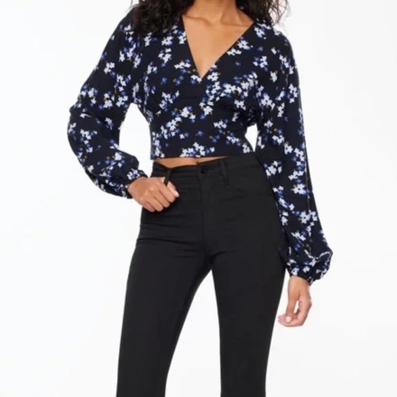 Dynamite Long-Sleeve Floral Cropped Blouse - Picture 8 of 8